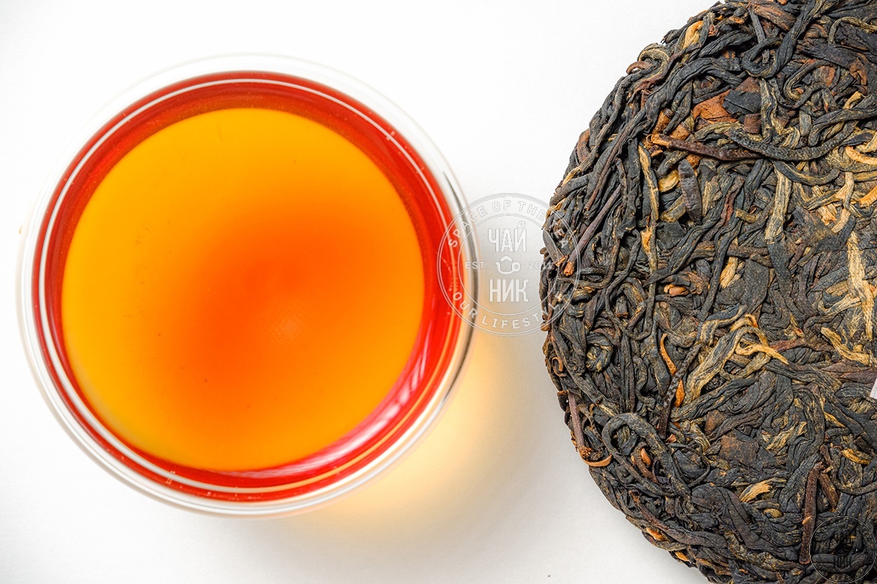Чай краситель. Прессованный красный чай. Чай с красителями. Прессованный да Хун ПАО. Чай красно коричневый.